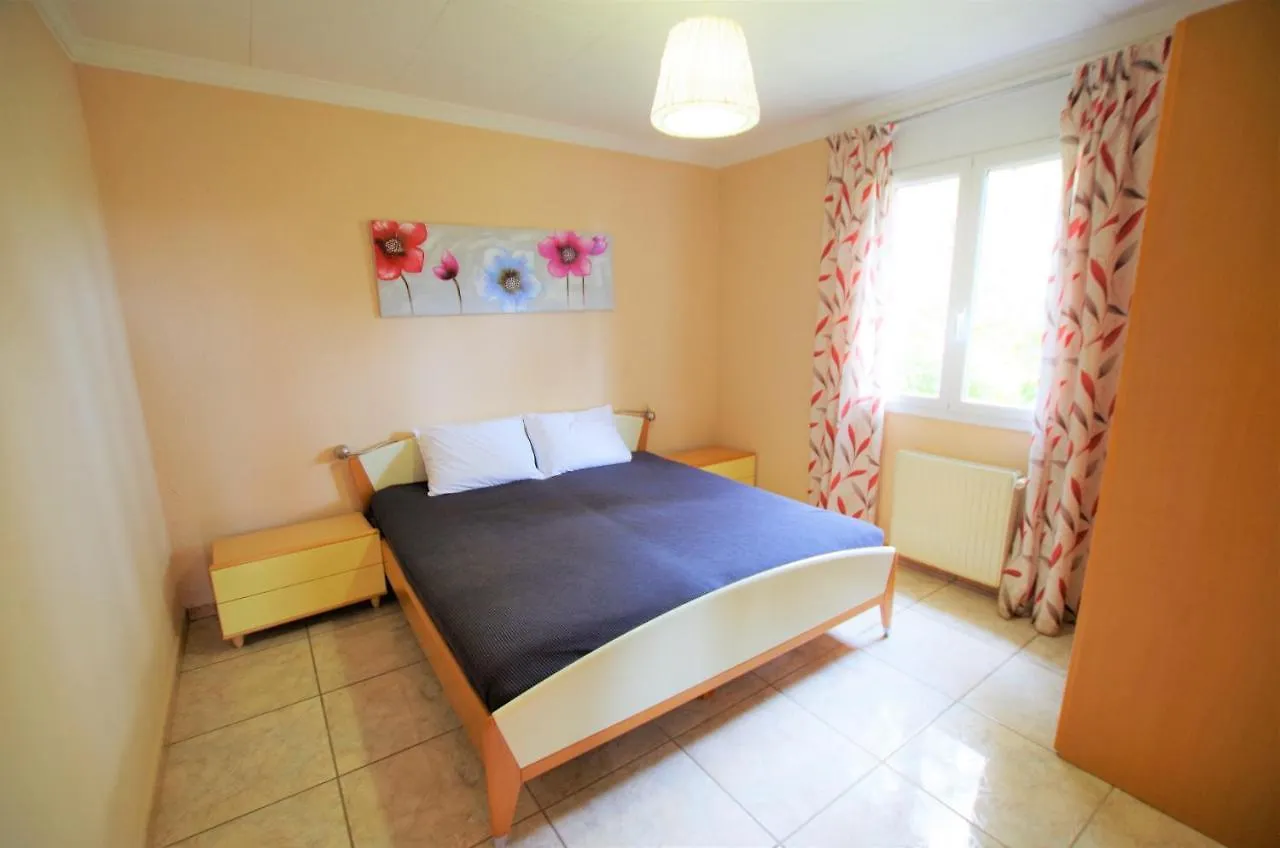 Villa Christine: Luxurious 17-Person Villa with Pool and Barbecue Lloret de Mar