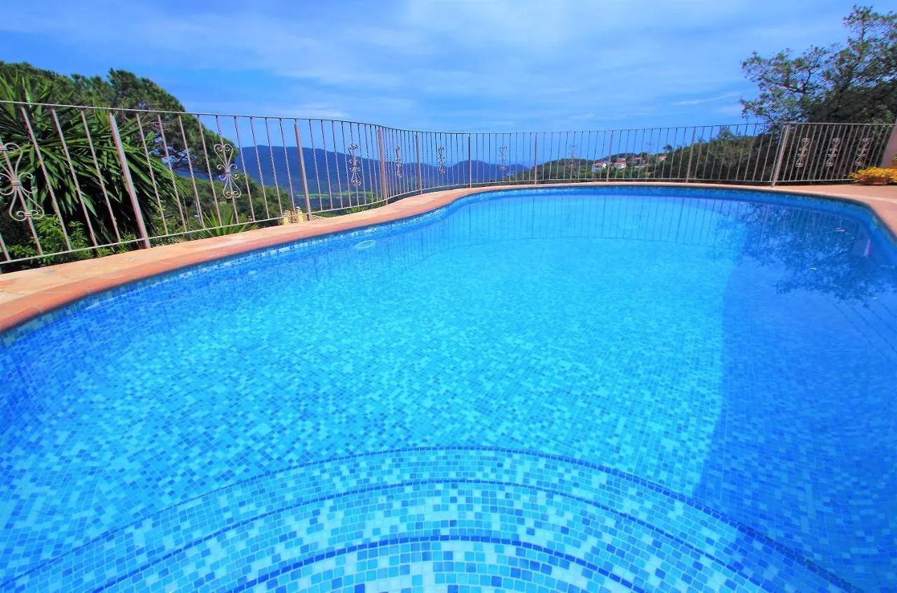 Villa Christine: Luxurious 17-Person Villa with Pool and Barbecue Lloret de Mar