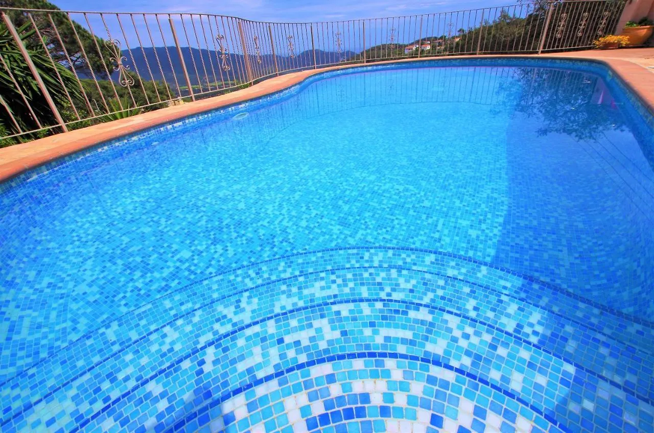 Villa Christine: Luxurious 17-Person Villa with Pool and Barbecue Lloret de Mar